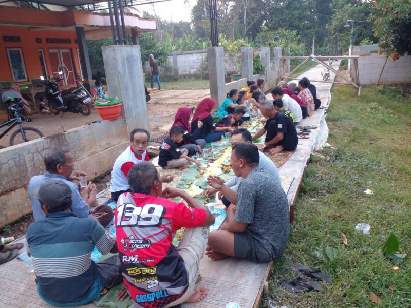 Menjaga Nilai Gotong Royong dan Janji Kepala Desa Lengkong