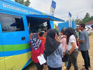 Buat Dokumen Kependudukan di Disdukcapil Sumedang Langsung Jadi di Hari Desa Nasional