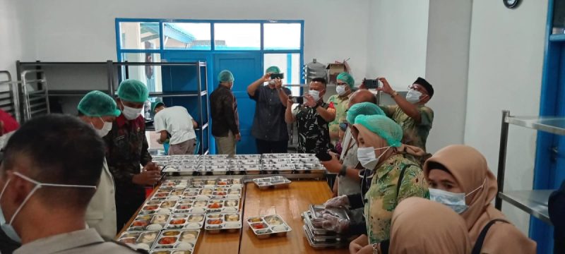 Asep Romi Tinjau Makan Bergizi Gratis di SDN Papakserang