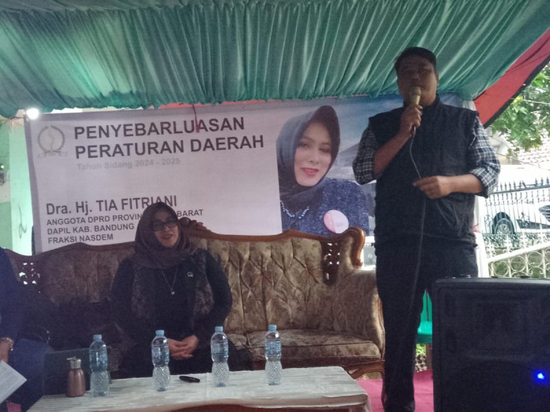 Tia Fitriani Sosialisasikan Perda Tentang Ketenagakerjaan ke Masyarakat Desa Mekarlaksana, Kab.Bandung