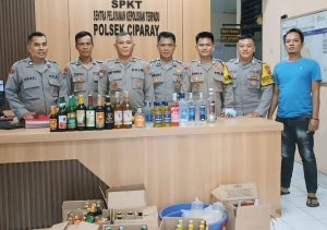 Polsek Ciparay, Polresta Bandung Sita Ratusan Botol Miras Dari Warung di Kawasan Lapang Barujati