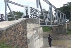 Bahaya..!!! Jembatan Cilamatan di Desa Sukahurip, Subang Melengkung dan Retak. Padahal Baru Dibangun