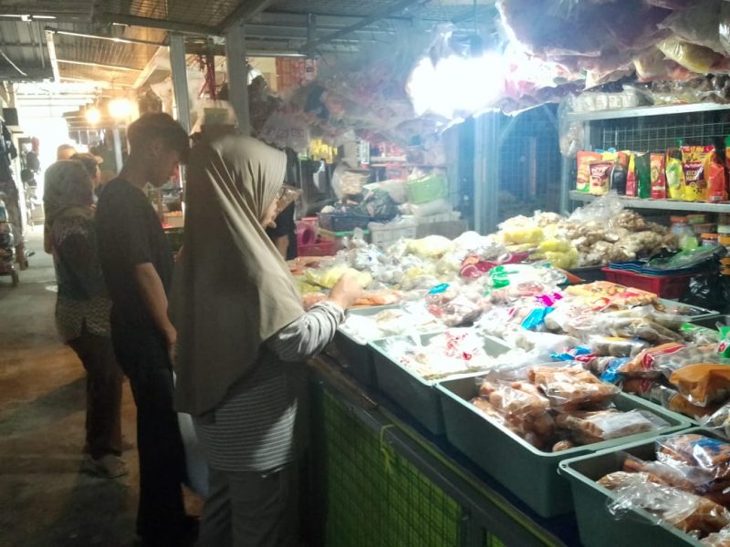 Masih ada Pedagang Jualan di Pasar Ciparay. Pemdes Ciparay Diminta Ambil Langkah Tegas